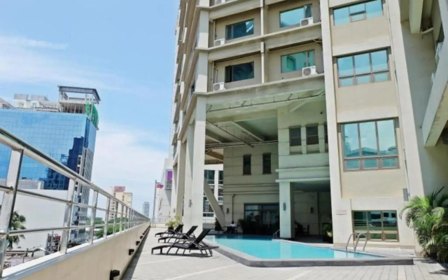 Mandarin Plaza Hotel