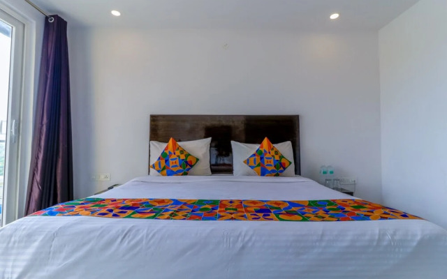 Tipsyy Inn Suites 007