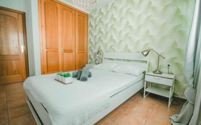 BeDreamer Surf House - Villa with Swimmingpool & Bbq