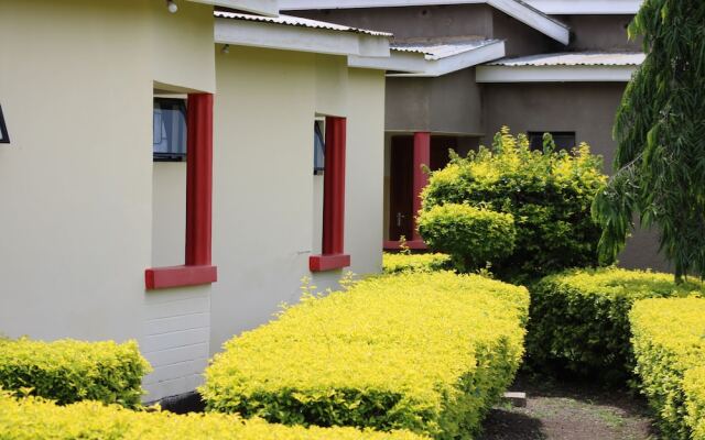 Meserani Oasis Lodge & Campsite