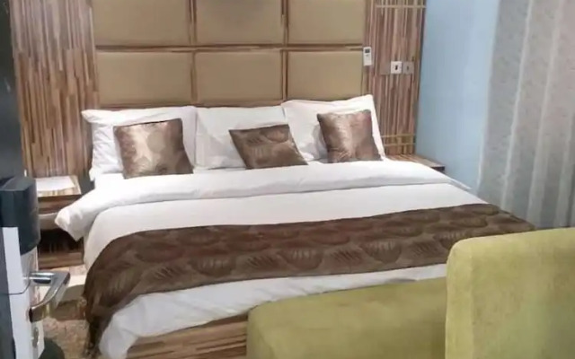 Royal Park Hotel and Suites