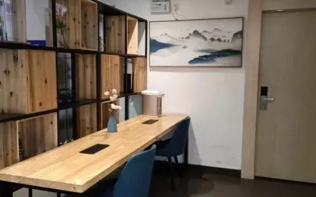 Yiheng Hotel (Shanghai Hongqiao Beixinjing Subway Station)