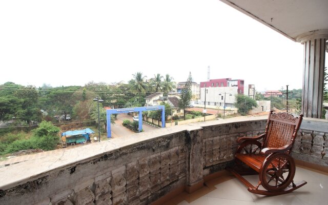 OYO 10383 Home 2BHK Dona Paula Beach