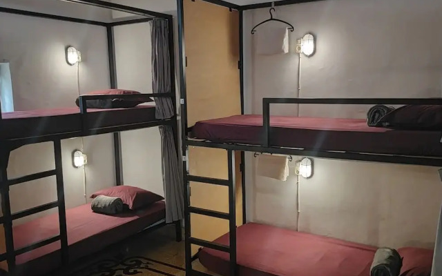 Semeru Hostel Malang - Adults Only