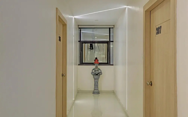 Fabhotel Blue Moon