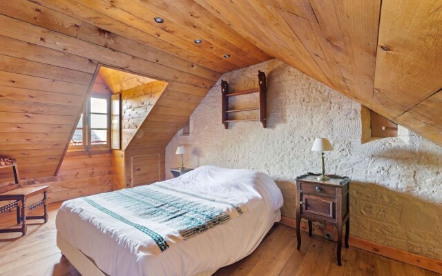 Holiday Home in Le Manoir With Jacuzzi in Summer