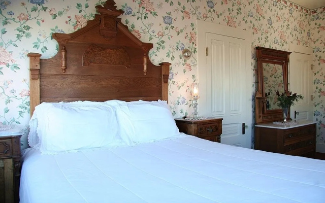 Martine Inn