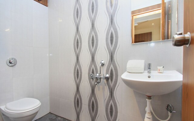 OYO 11960 Hotel Le Citi Inn