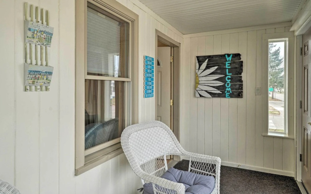 All-season Grand Haven Getaway With Deck!
