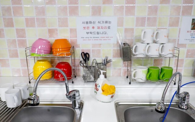Busan Suk Bak Dot Com Guest House - Hostel
