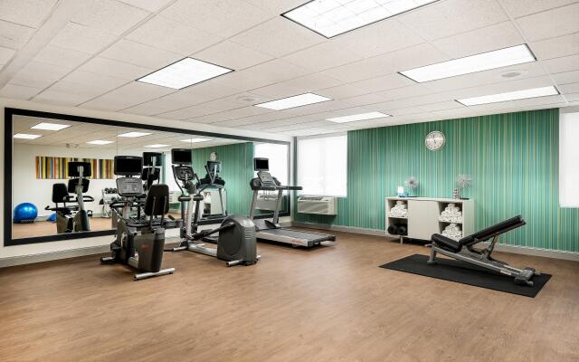 Holiday Inn Express & Suites Charlotte Arpt-Belmont by IHG