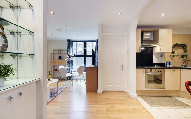 Cosy Point West Cromwell Road Apartment - SRG