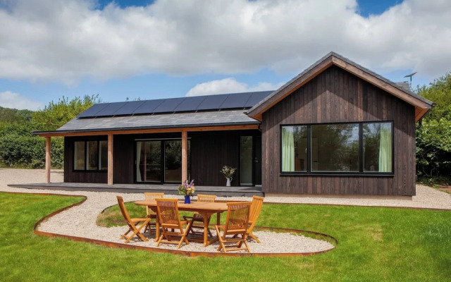 2-bed Eco Friendly Home - Sleeps 4 - Parking