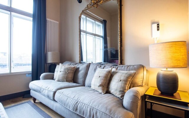 Lothian Road Apt With Castle View & Elevator