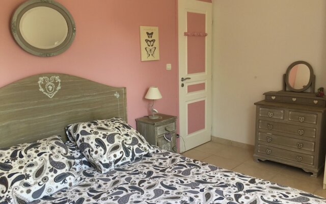 Country-style Villa With Private Pool, Walking Distance From Flayosc