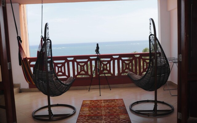 2 Bedroom Apartment With Pool and Views