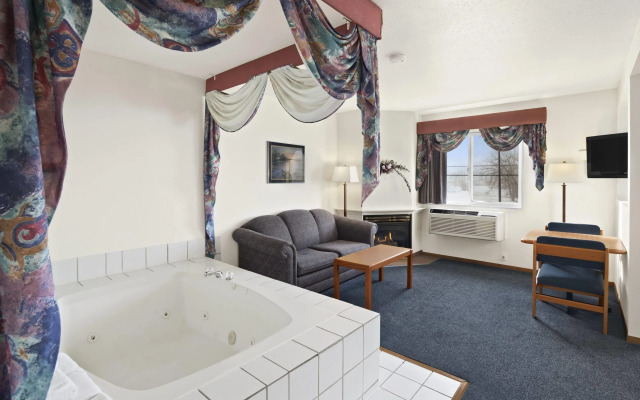 Super 8 by Wyndham Swift Current