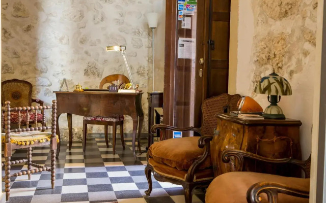 Lakkios Charming Suites and Rooms