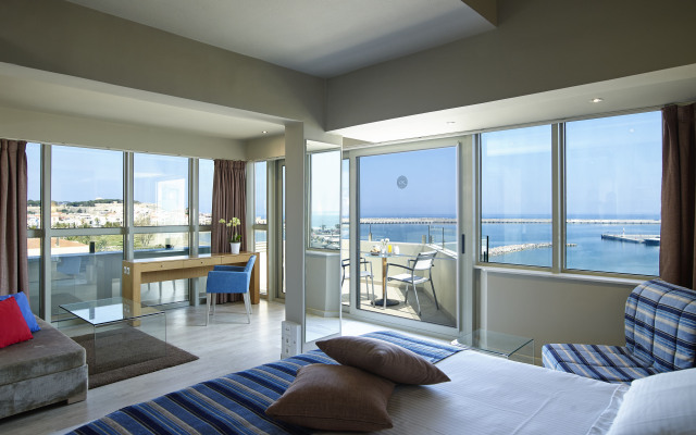 Kyma Suites Beach Hotel