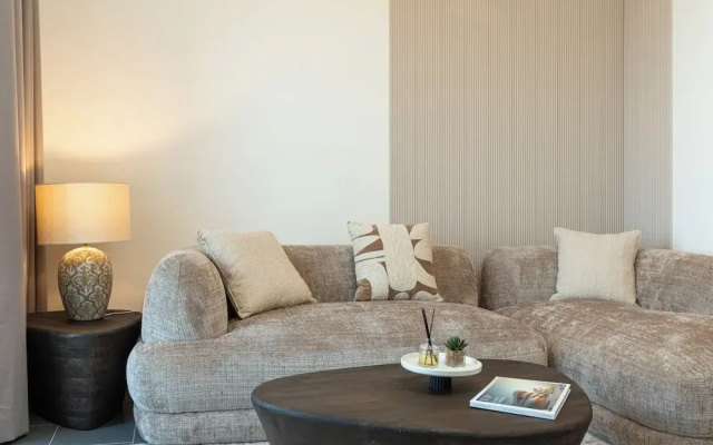 PVH - Stylish 1BR with Study - The Crest