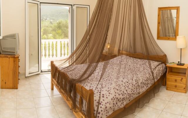2-bed House in Alykes With Mountain Views