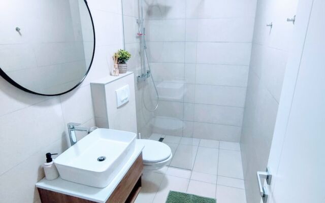 Brand new 3-bed Apartment