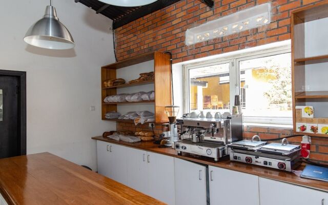La Villa Cafe & Suites