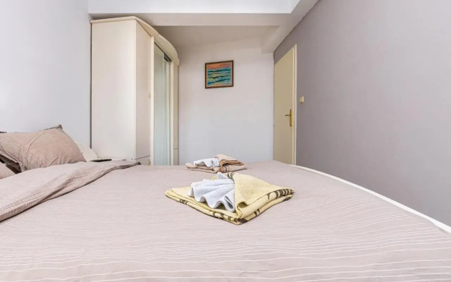 Spacious 2-Bedroom Maisonette in City Centre