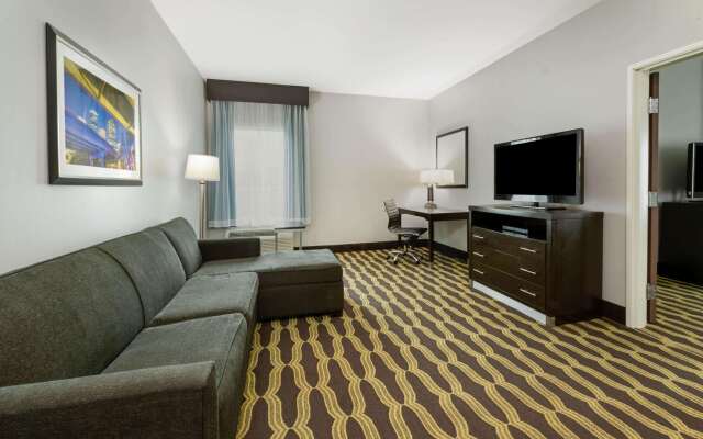 La Quinta Inn & Suites by Wyndham Houston Humble Atascocita