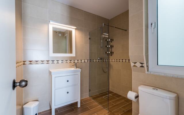 Yellow Pearl Apartments