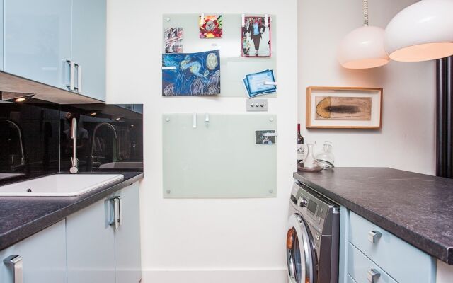 Stylish 3 Bed Apartment Next to Hyde Park