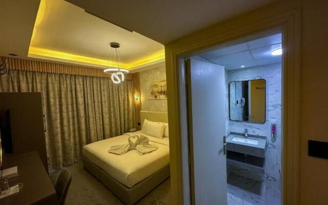 Gold Sky Avenue Hotel