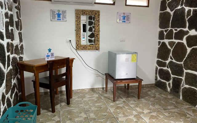 Maidith White Cove Hotel