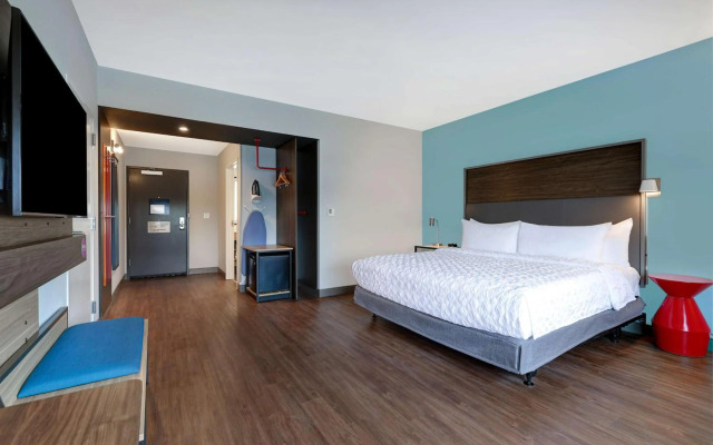 Tru by Hilton Lithia Springs