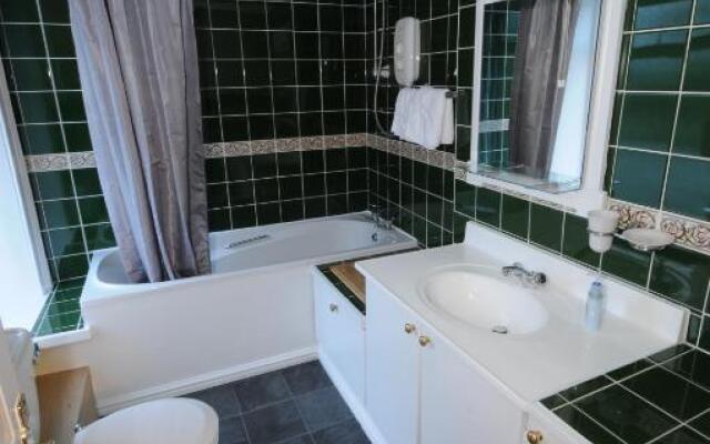 The Three Wheat Heads