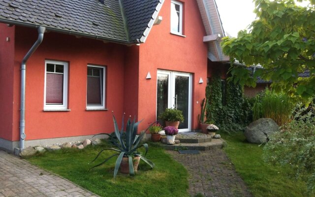 Quiet Holiday Home in Fliemstorf Germany near Beach