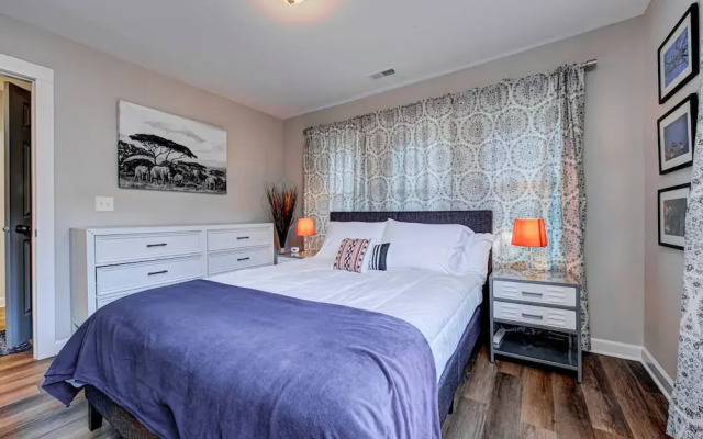 Chic Spacious Downtown Retreat