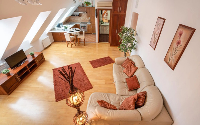 Beautiful apartment with parking garage & AC