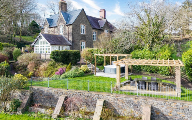 The Old Rectory - 5 Bedroom Holiday Home - Llanedi
