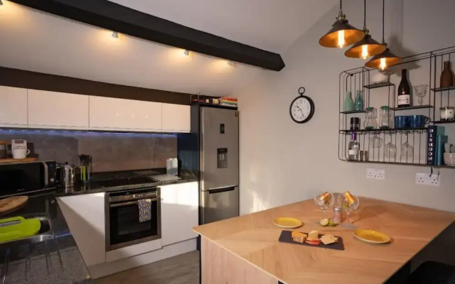 Contemporary 1BR Home