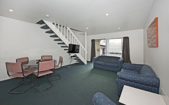 Camellia Court Motel
