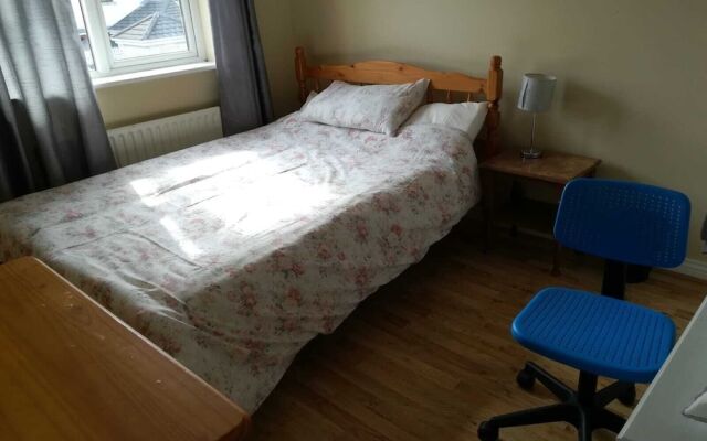 Stunning 6 Bed House With Private Garden in Galway