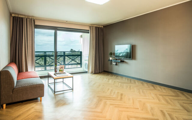 Whinstone Hotel and Resort