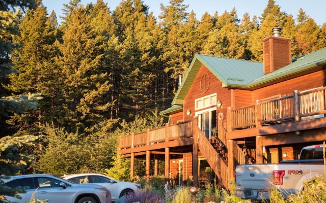 Two Bears Inn Bed & Breakfast