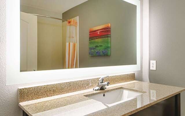 La Quinta Inn & Suites by Wyndham McKinney