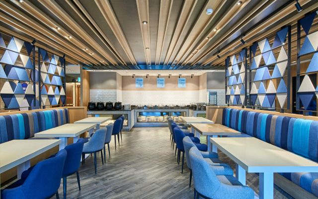 Holiday Inn Express Kaohsiung Love River by IHG