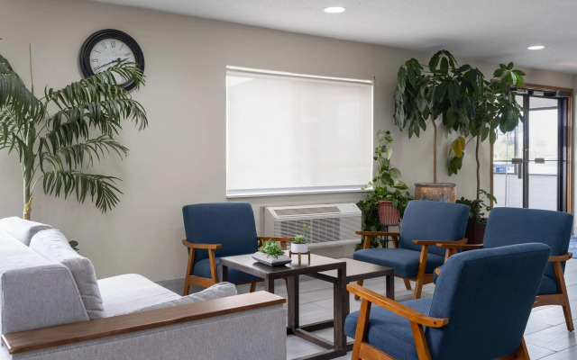 Travelodge by Wyndham Fargo West Acres