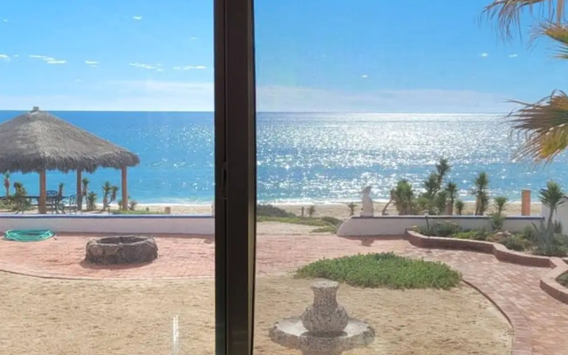Casa Evita 4 Bedroom Beachfront Home