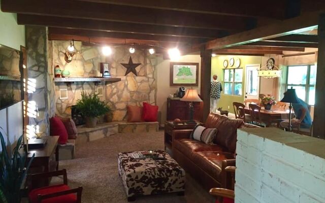 Sisters on Sycamore Bed & Breakfast