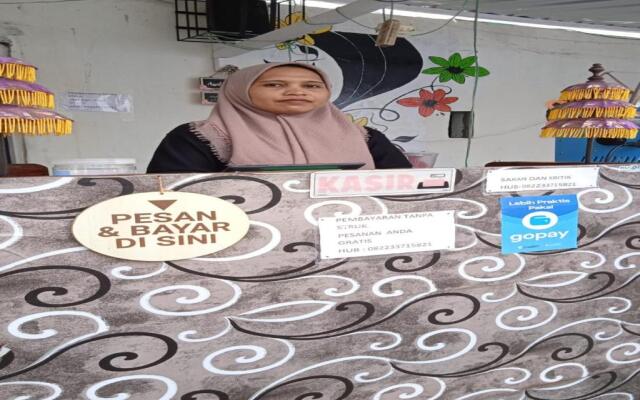 EXPRESS O 91669 Kost Amel Near Taman Mattirotasi